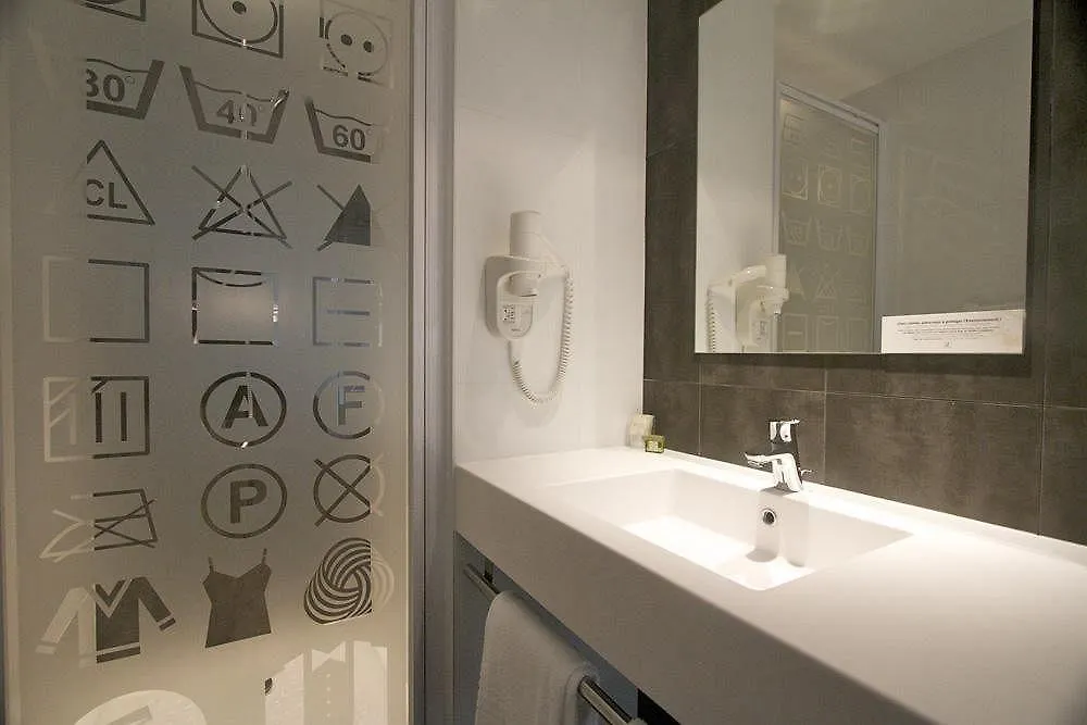 B&B Hotel Lorient Ploemeur 3*,  France